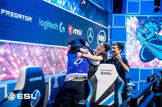 忐忑的神情 忐忑的神情