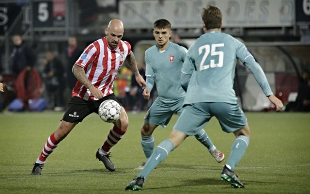 戴维斯在左 戴维斯在左