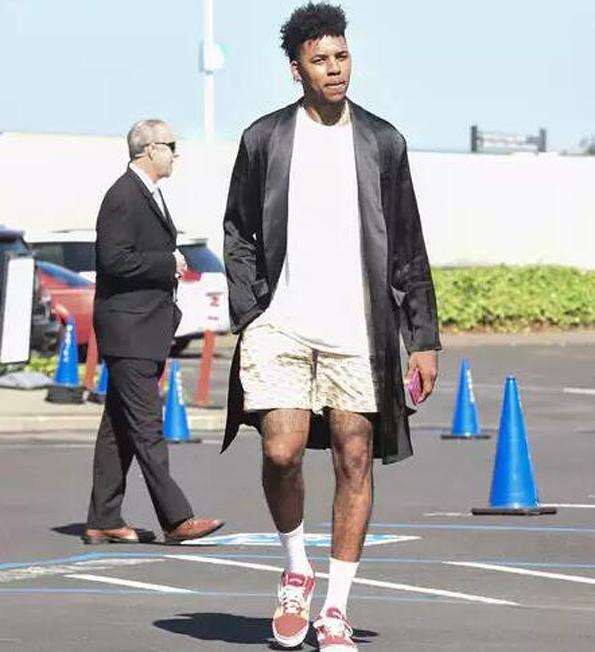 球场尺寸适 球场尺寸适